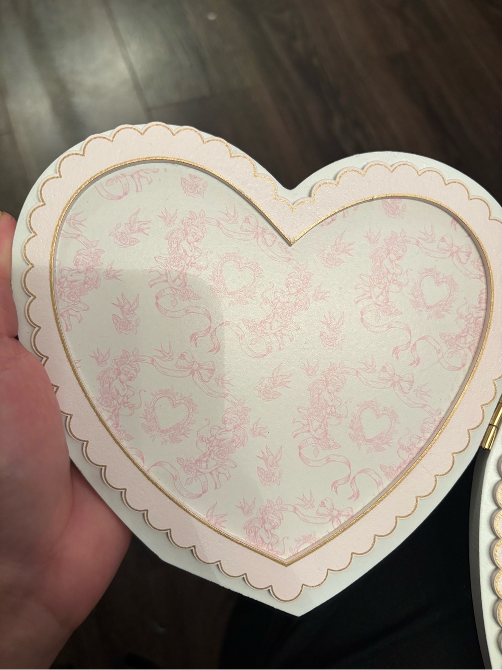 Valentines decor - Picture 2 of 3